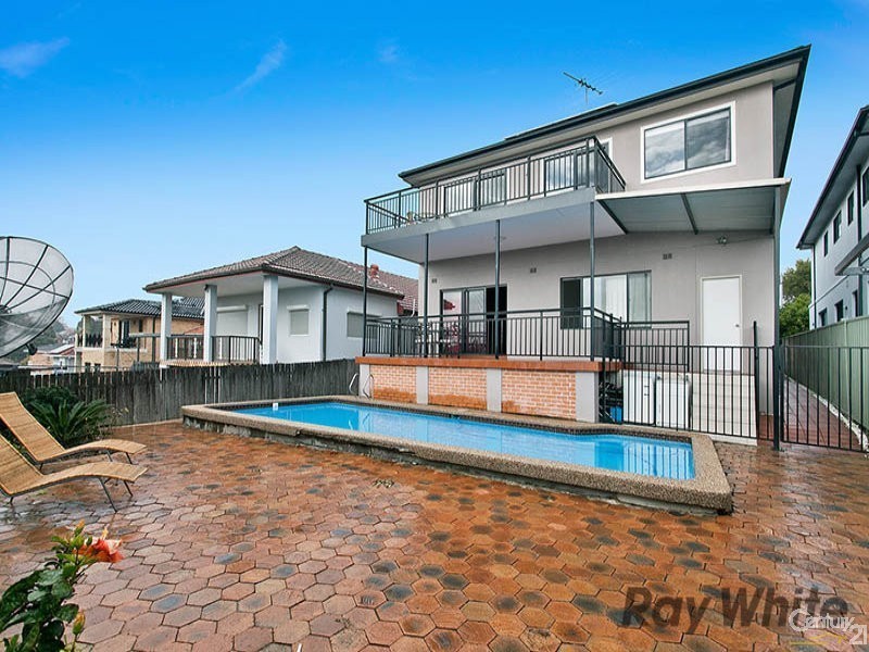 10 LYNESTA AVENUE, Bexley North NSW 2207