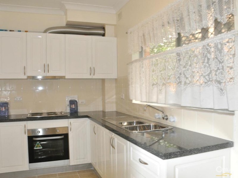 2/32 WOIDS AVENUE, Hurstville NSW 2220