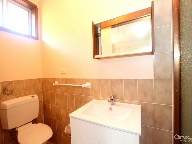 2/32 Clevedon Road, Hurstville NSW 2220