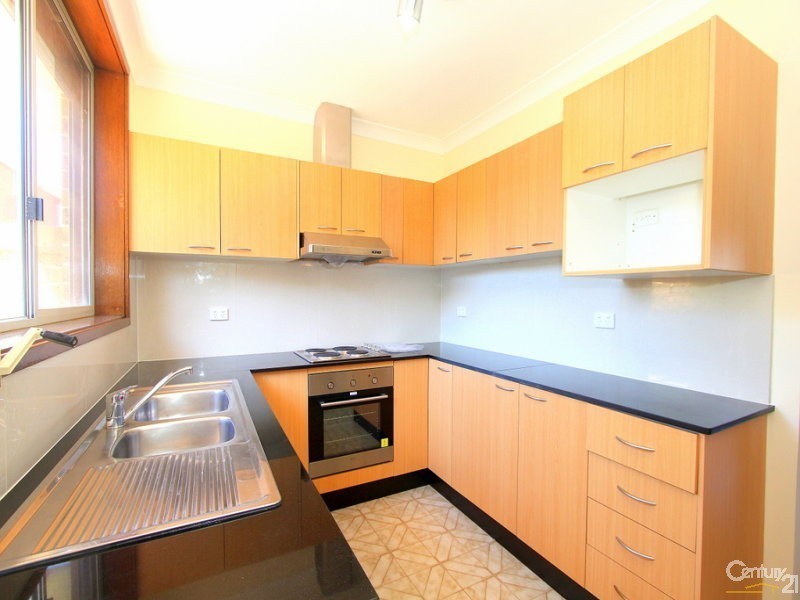 2/32 Clevedon Road, Hurstville NSW 2220