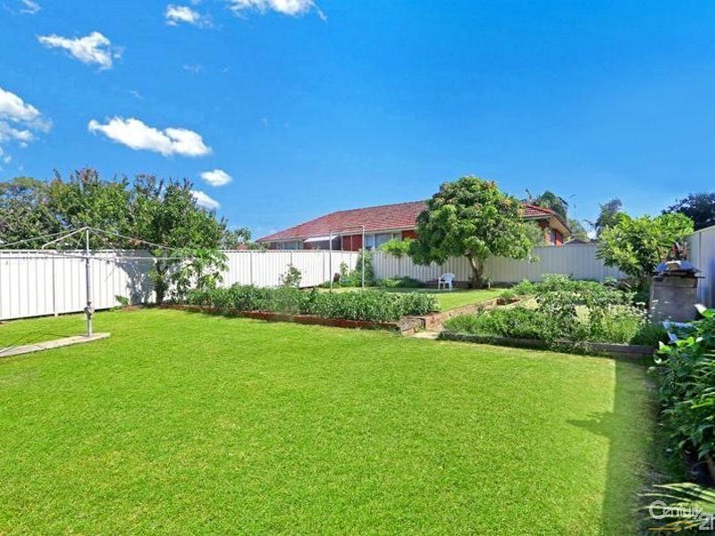 61 Smiths Avenue, Hurstville NSW 2220