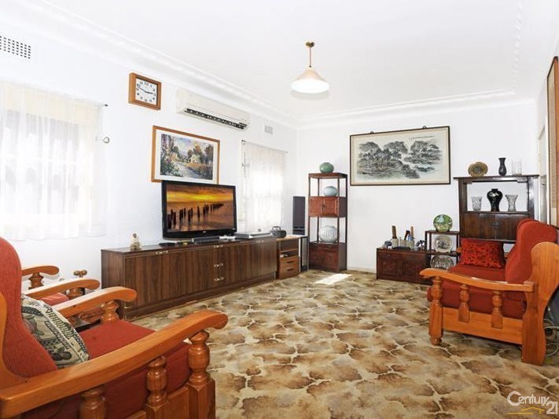 61 Smiths Avenue, Hurstville NSW 2220