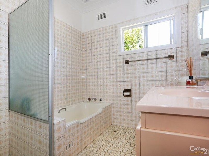 61 Smiths Avenue, Hurstville NSW 2220