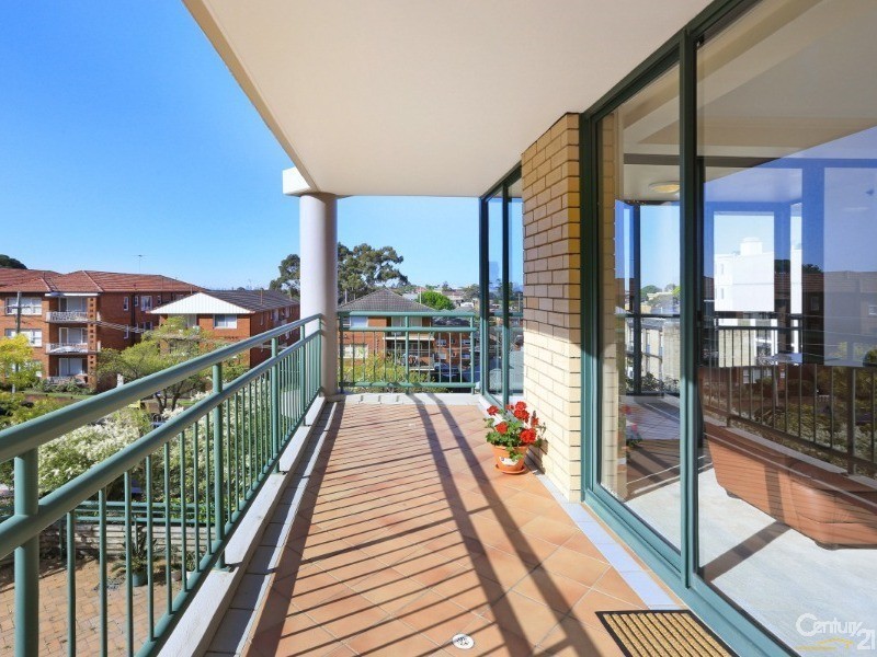 106/25 Park Road ( Enter from Woodville Street), Hurstville NSW 2220