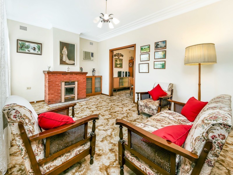 8 Allambee Crescent, Beverly Hills NSW 2209