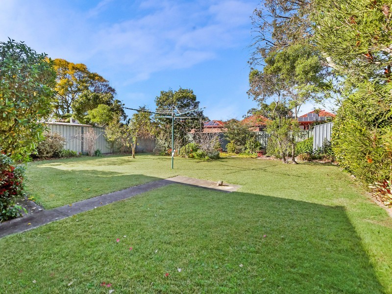 8 Allambee Crescent, Beverly Hills NSW 2209