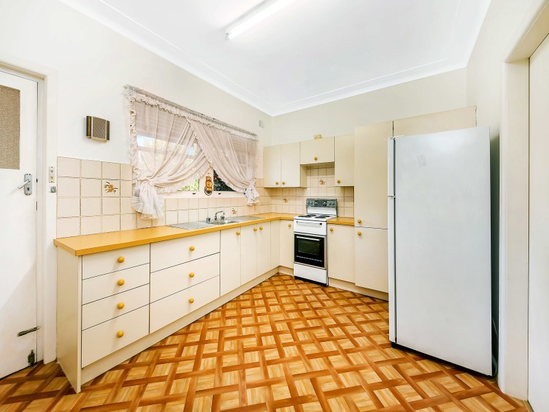 8 Allambee Crescent, Beverly Hills NSW 2209