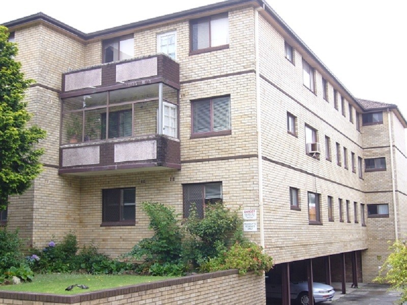 2/20 Gloucester Road, Hurstville NSW 2220