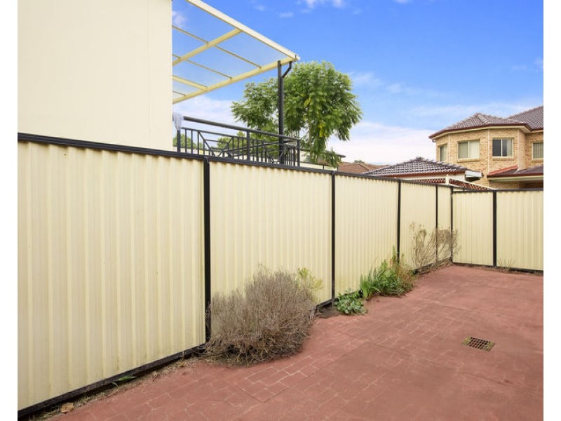 2/43 Clevedon Road, Hurstville NSW 2220