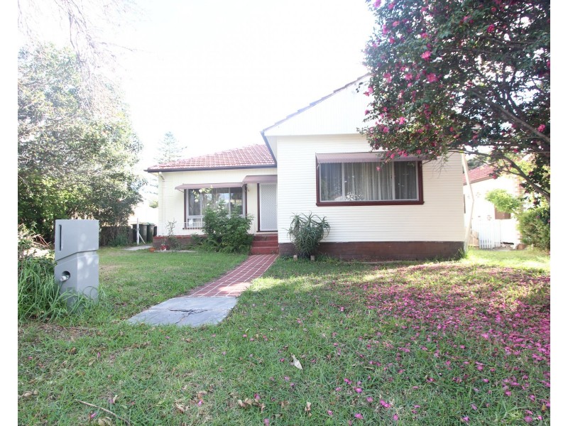 2 Glenella Ave, Beverly Hills NSW 2209