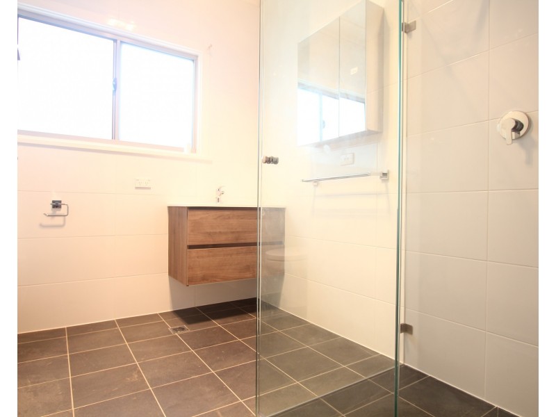 2 Glenella Ave, Beverly Hills NSW 2209