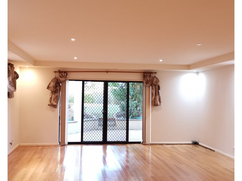 15 Barry Ave, Mortdale NSW 2223