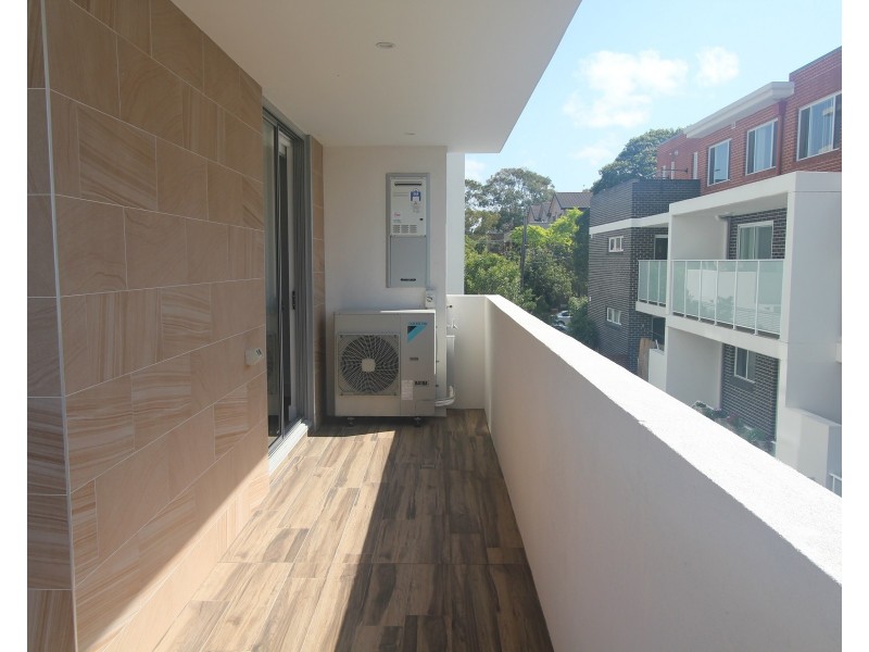 2/8  Hampden Street, Beverly Hills NSW 2209