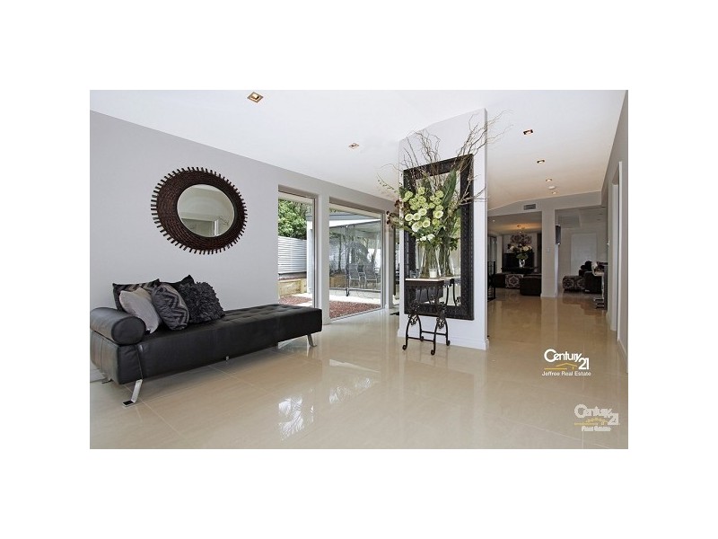 18 Flat Rock Road, Gymea Bay NSW 2227