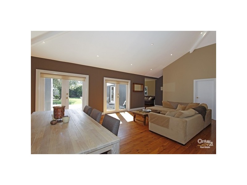 211 Oak Road, Kirrawee NSW 2232