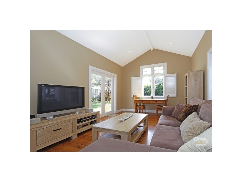 211 Oak Road, Kirrawee NSW 2232