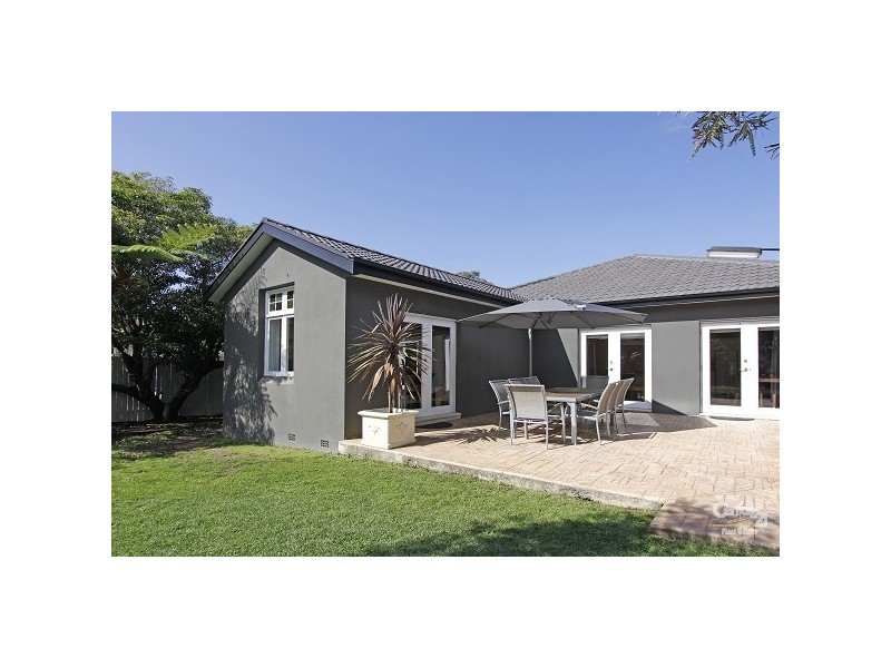 211 Oak Road, Kirrawee NSW 2232