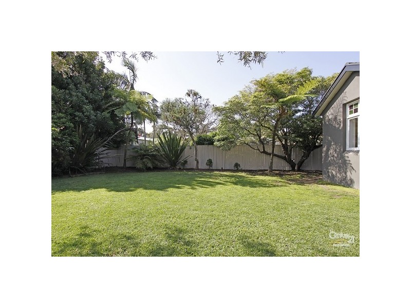 211 Oak Road, Kirrawee NSW 2232