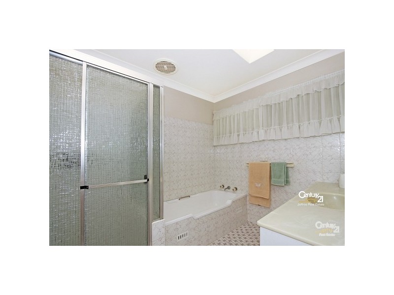 17 Gundain Road, Kirrawee NSW 2232