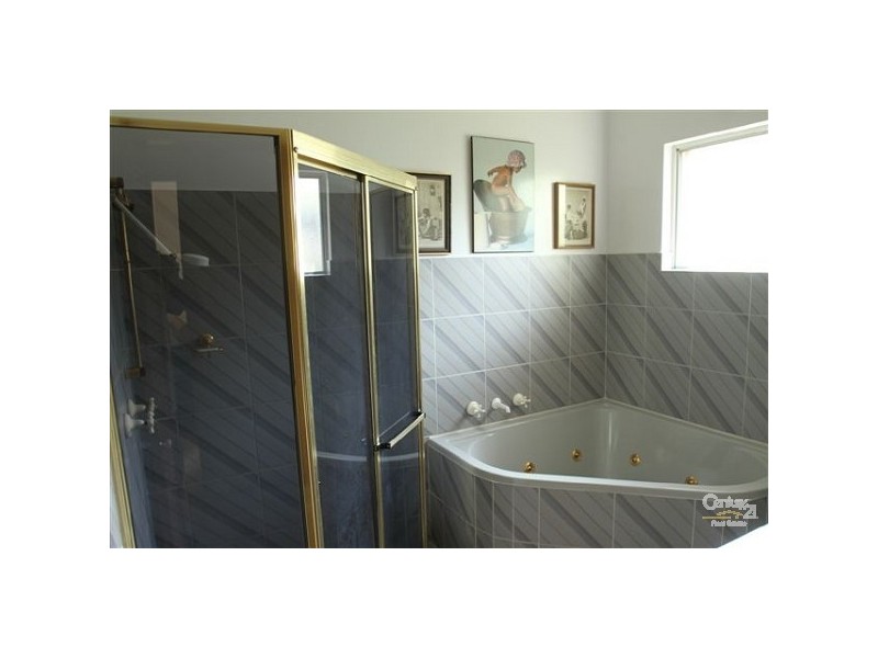 2 Putland Close, Kirrawee NSW 2232