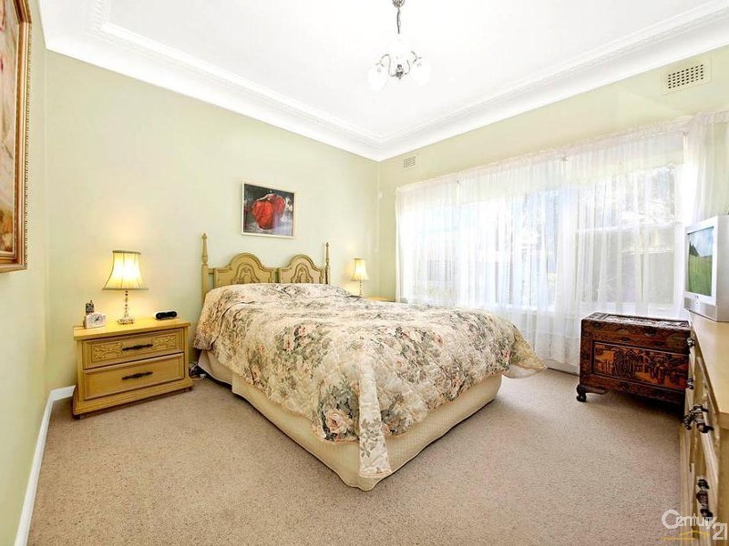 275 Gymea Bay Road, Gymea Bay NSW 2227