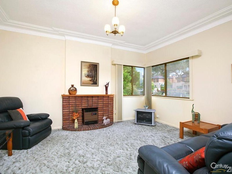 18 Durbar Avenue, Kirrawee NSW 2232