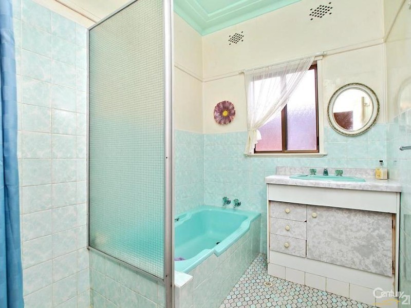 18 Durbar Avenue, Kirrawee NSW 2232