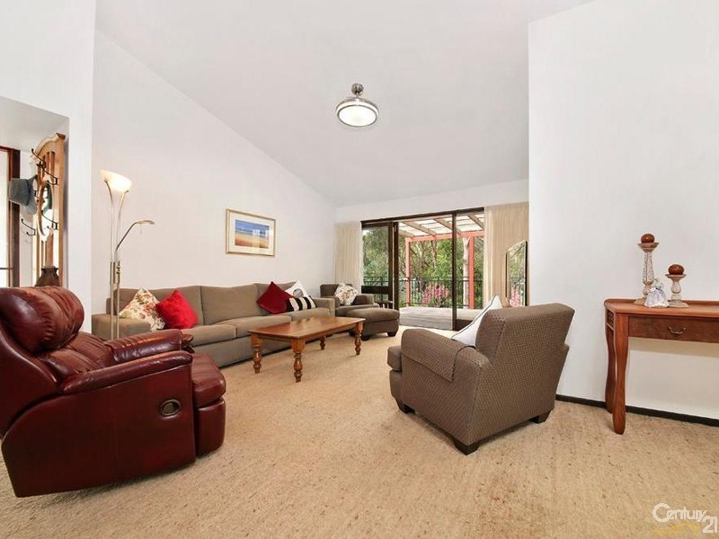8 Tea Tree Place, Kirrawee NSW 2232