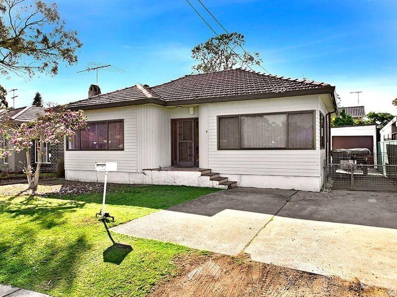 8 Milner Avenue, Kirrawee NSW 2232