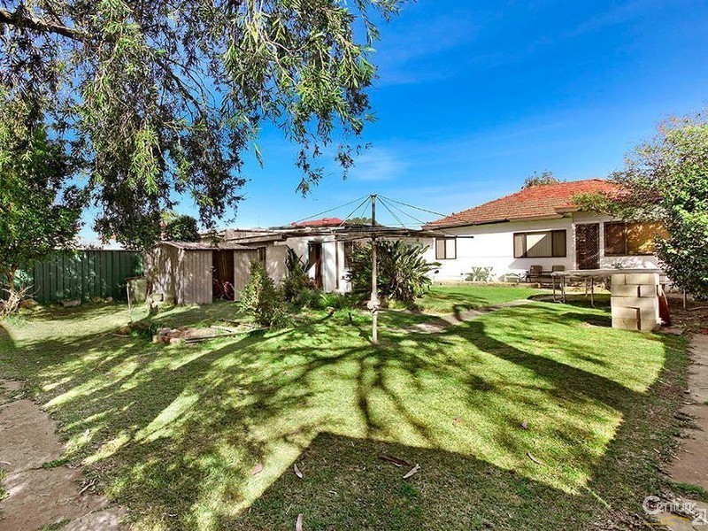 8 Milner Avenue, Kirrawee NSW 2232