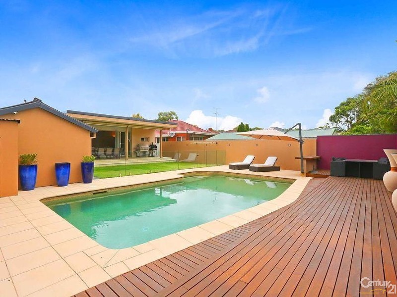 11 Milner Avenue, Kirrawee NSW 2232