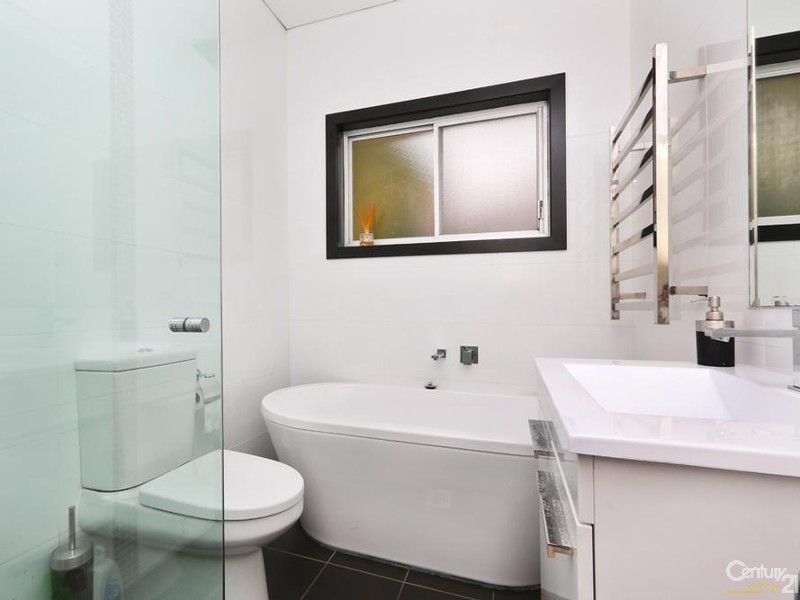 11 Milner Avenue, Kirrawee NSW 2232