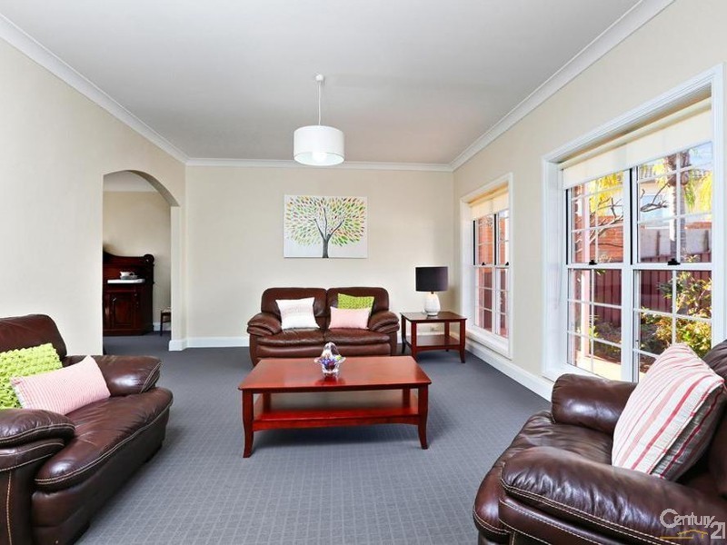 94 Sylvan Ridge Drive, Illawong NSW 2234