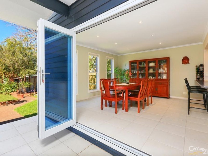 18 Girraween Avenue, Como NSW 2226