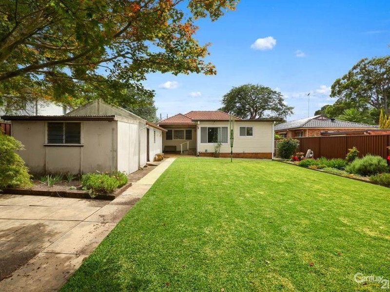 33 Samuel Street, Peakhurst NSW 2210