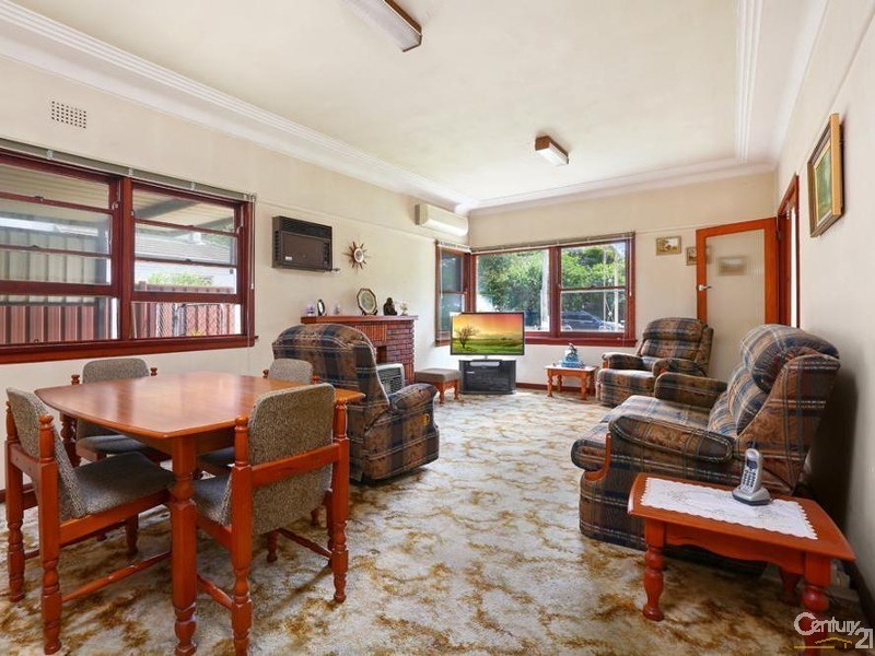 33 Samuel Street, Peakhurst NSW 2210