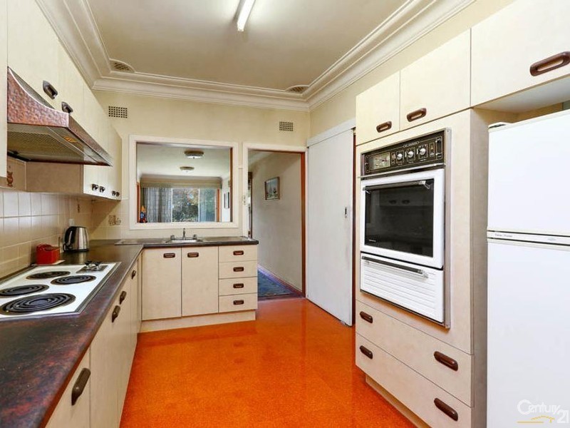 33 Samuel Street, Peakhurst NSW 2210