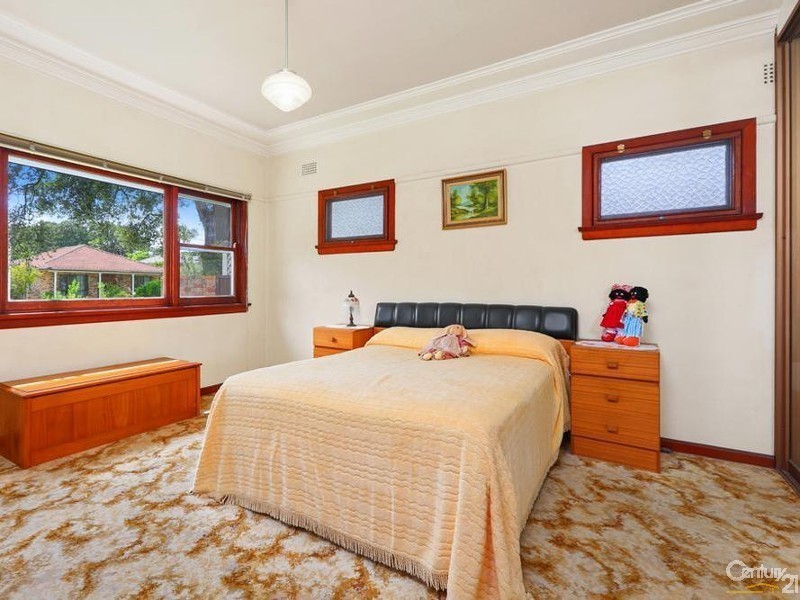 33 Samuel Street, Peakhurst NSW 2210