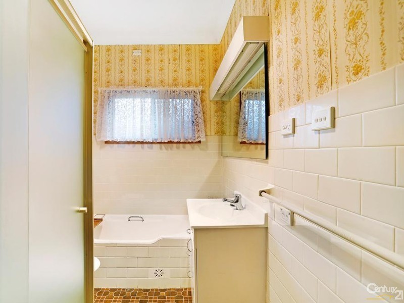 11 Woorak Crescent, Miranda NSW 2228