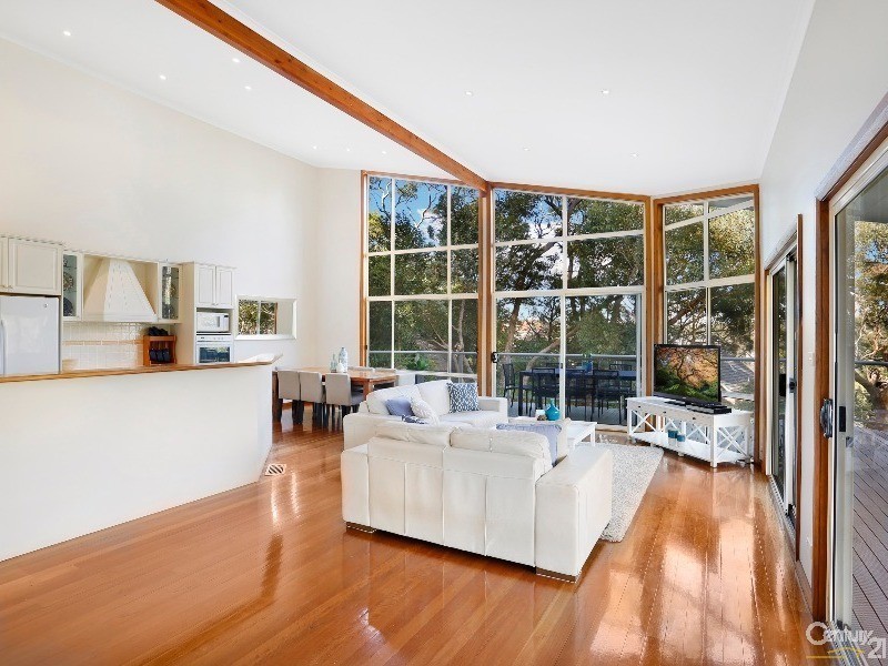 139 Ellesmere Road (entry via Barraran Street), Gymea Bay NSW 2227