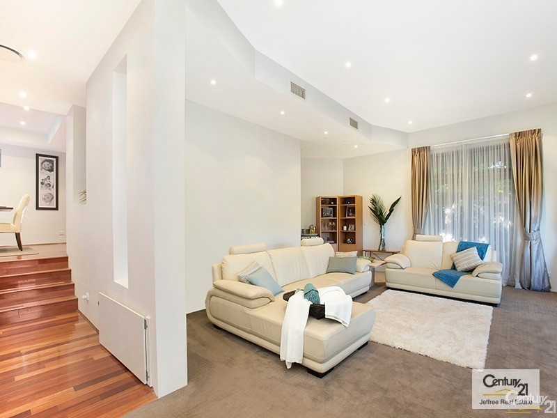 15 Alkaringa Road, Gymea Bay NSW 2227