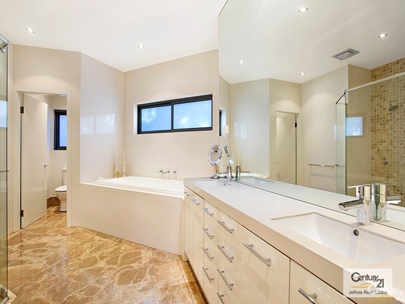 15 Alkaringa Road, Gymea Bay NSW 2227