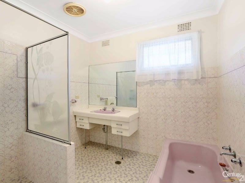 15 Canberra Road, Sylvania NSW 2224