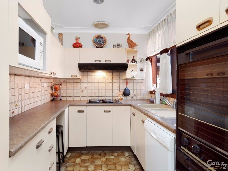 26 Avenel Road (cnr Tathra Place), Gymea Bay NSW 2227