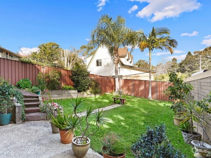 26 Avenel Road (cnr Tathra Place), Gymea Bay NSW 2227