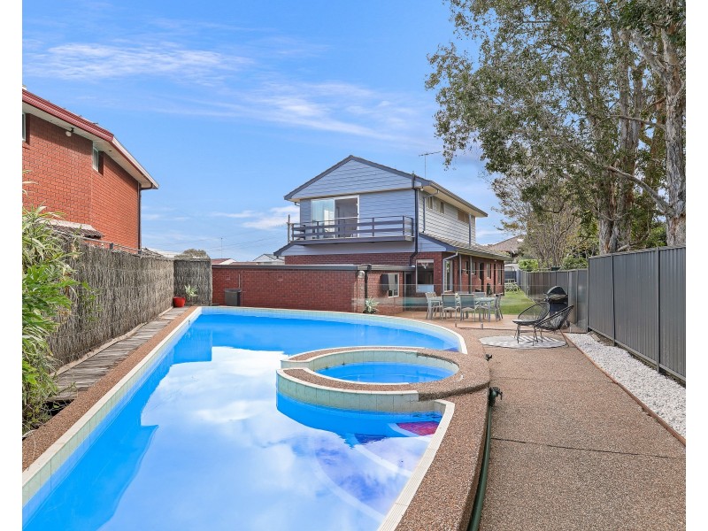 2 Putland Close, Kirrawee NSW 2232