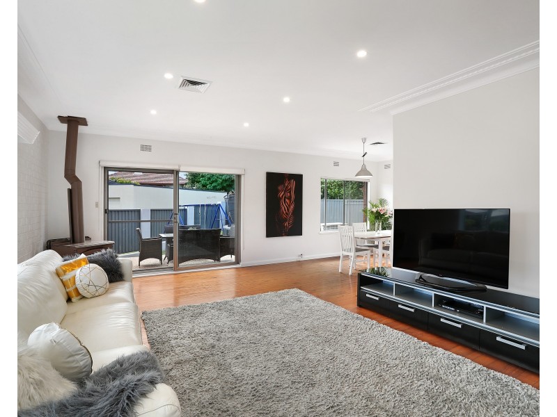 2 Putland Close, Kirrawee NSW 2232