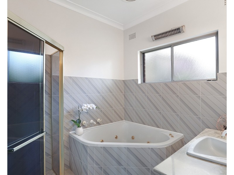 2 Putland Close, Kirrawee NSW 2232