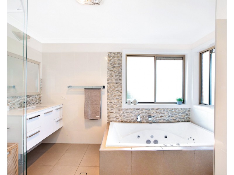 1  Onslow Place, Sylvania NSW 2224