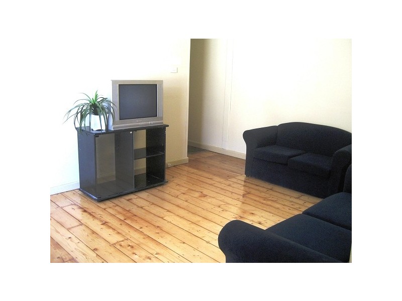 27 Robinson Street, Eastlakes NSW 2018